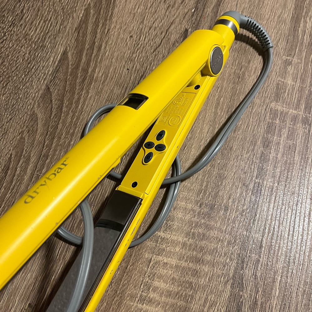 Drybar Hair Straightener - Picture 5 of 7
